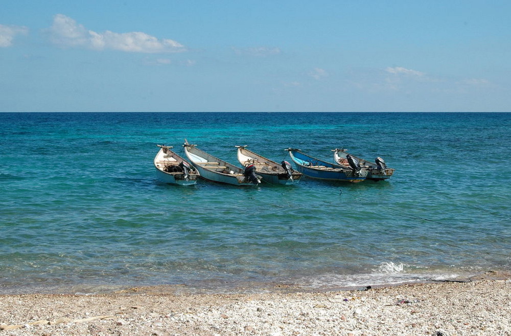 Fischerbote an Strand