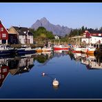 Fischerdorf auf den Lofoten am frühen Morgen