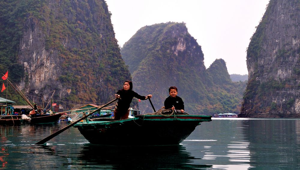 Fischerdorf in der Ha Long Bay