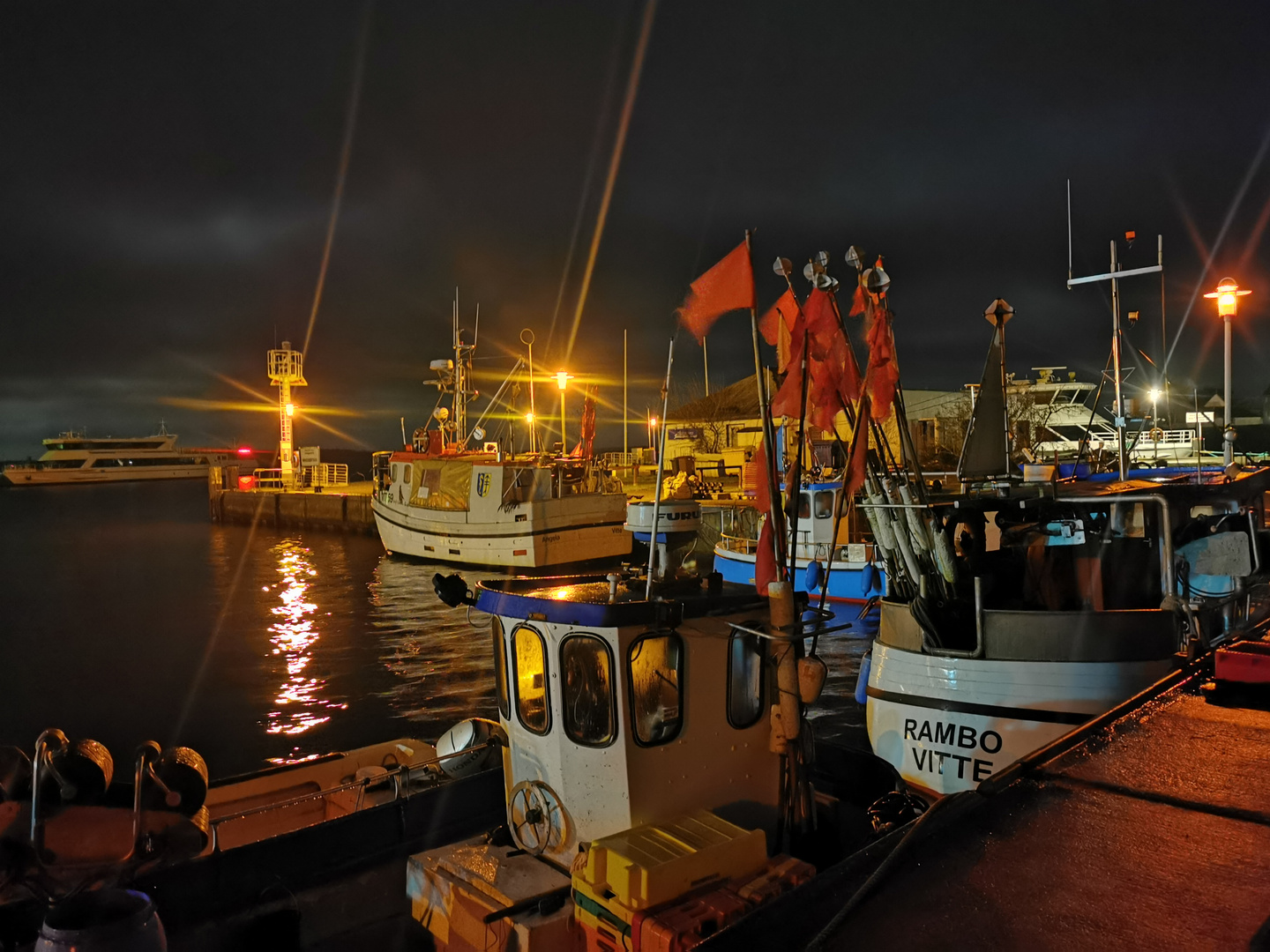 Fischerei Hafen Vitte bei Nacht 