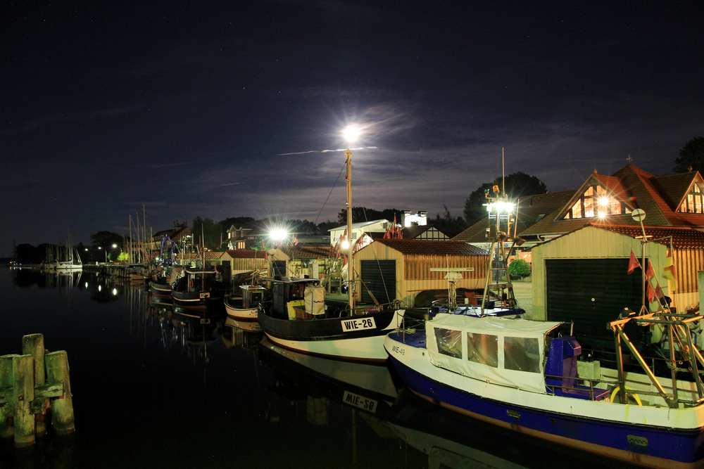 Fischereihafen bei Nacht