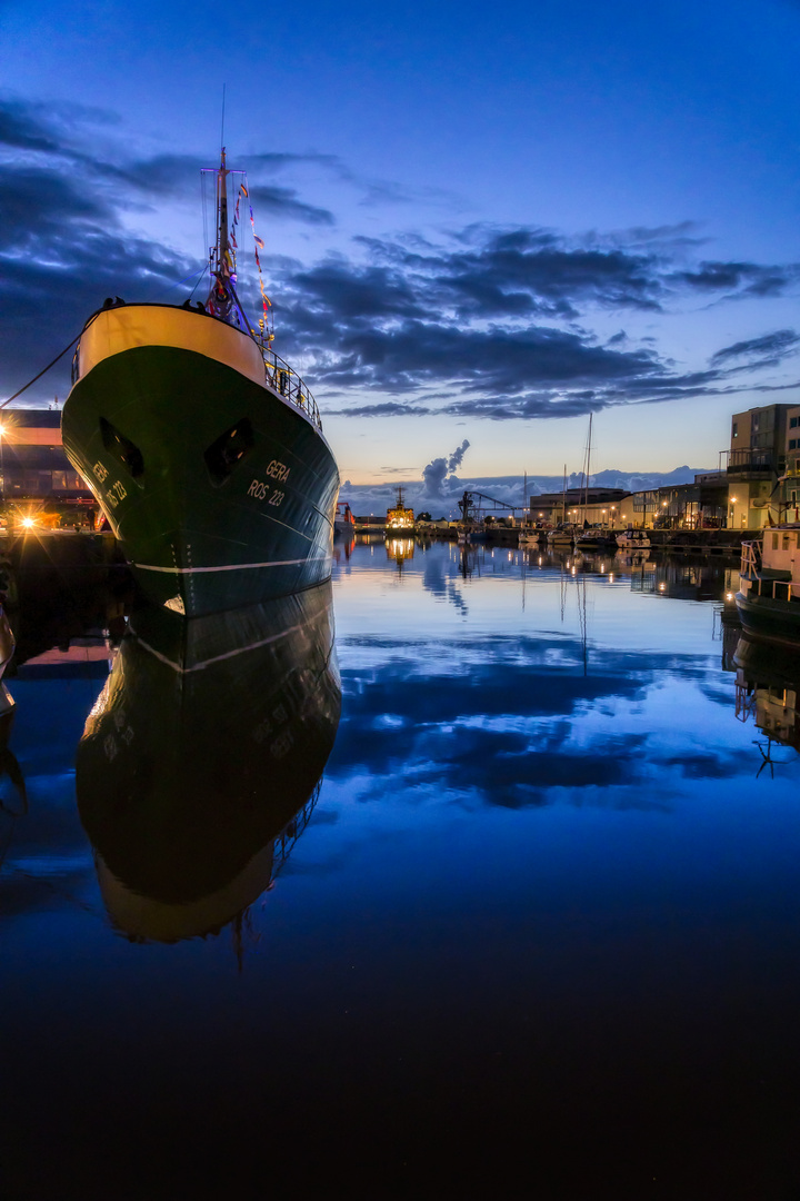 Fischereihafen Bremerhaven zur Blauen Stunde