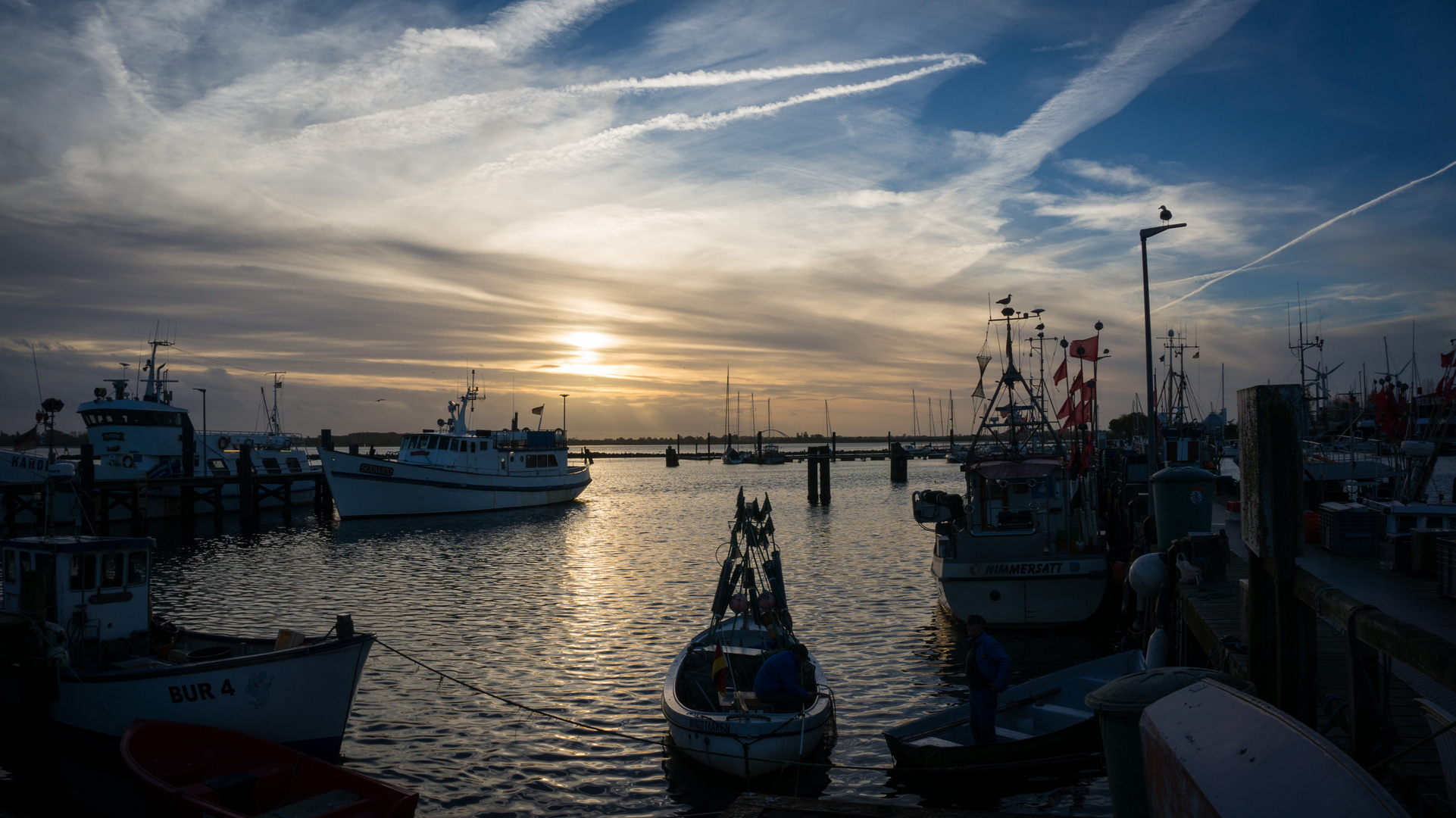 Fischereihafen die Ruhe vor dem Sturm!