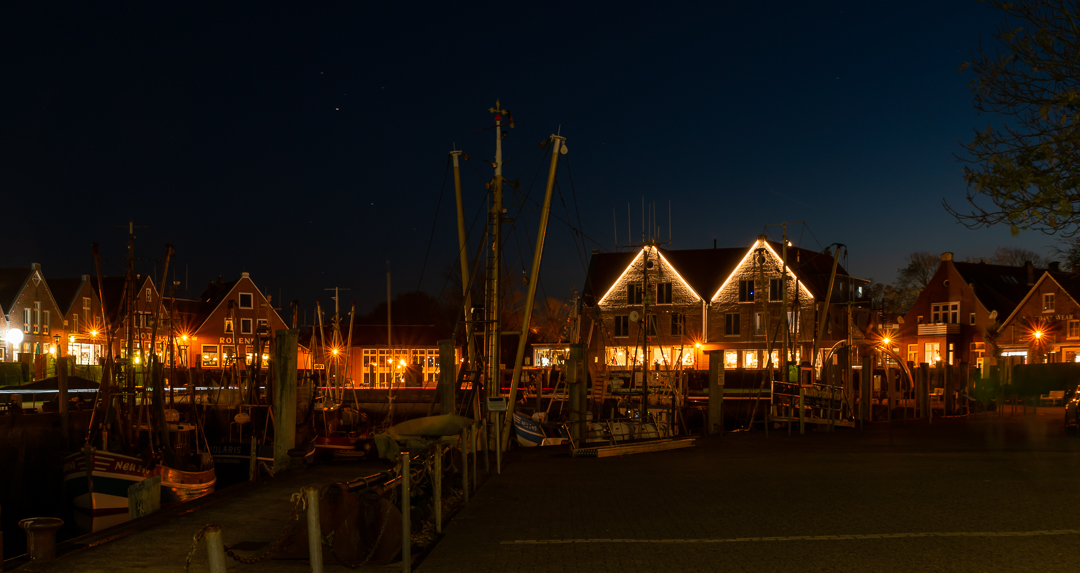 Fischereihafen nach Sonnenuntergang