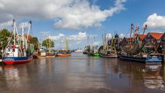 Fischerflotte im Hafen von Neuharlingersiel