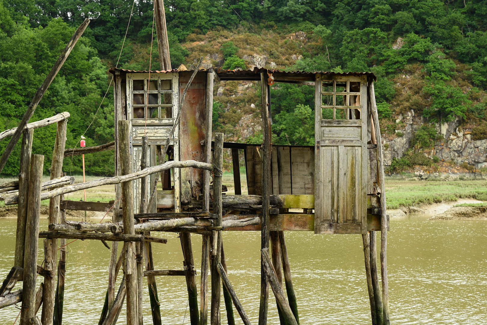 Fischerhütte über der Rance