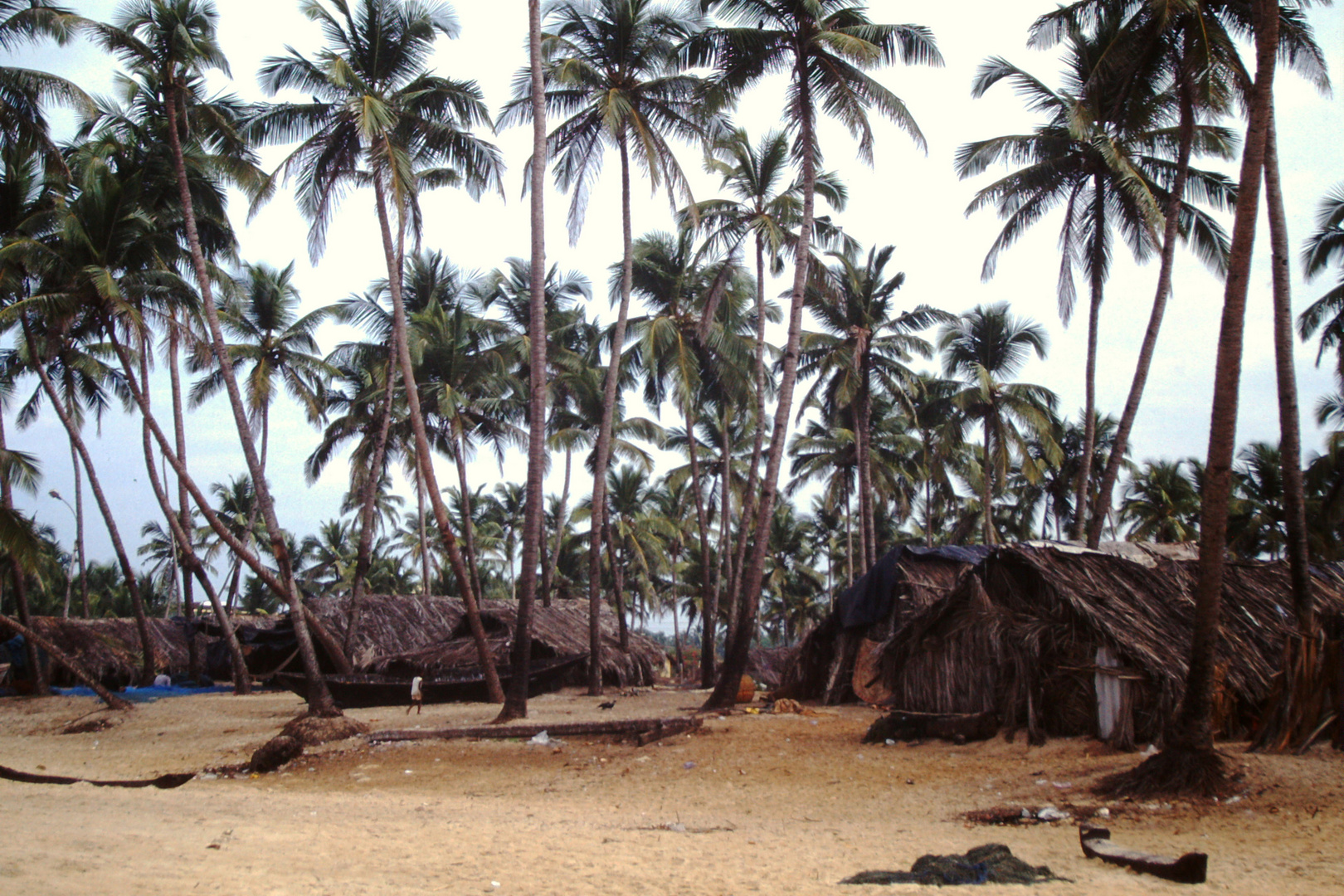 Fischerhütten am Strand von Colva/Goa 1994/95