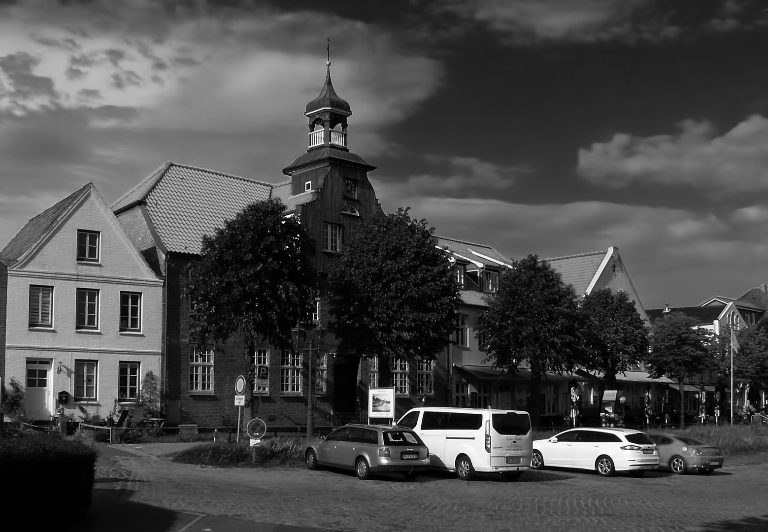 Fischerhus am Tönninger Hafen