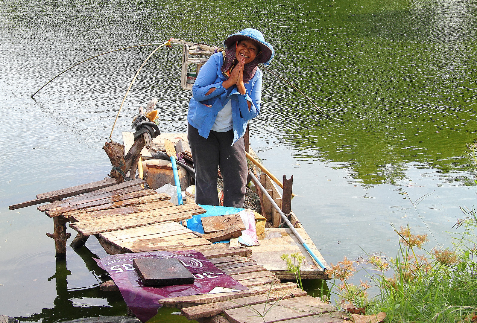 Fischerin am Khlong Saen Saep, Minburi