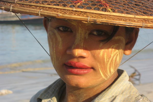 Fischerin Portrait - Myanmar