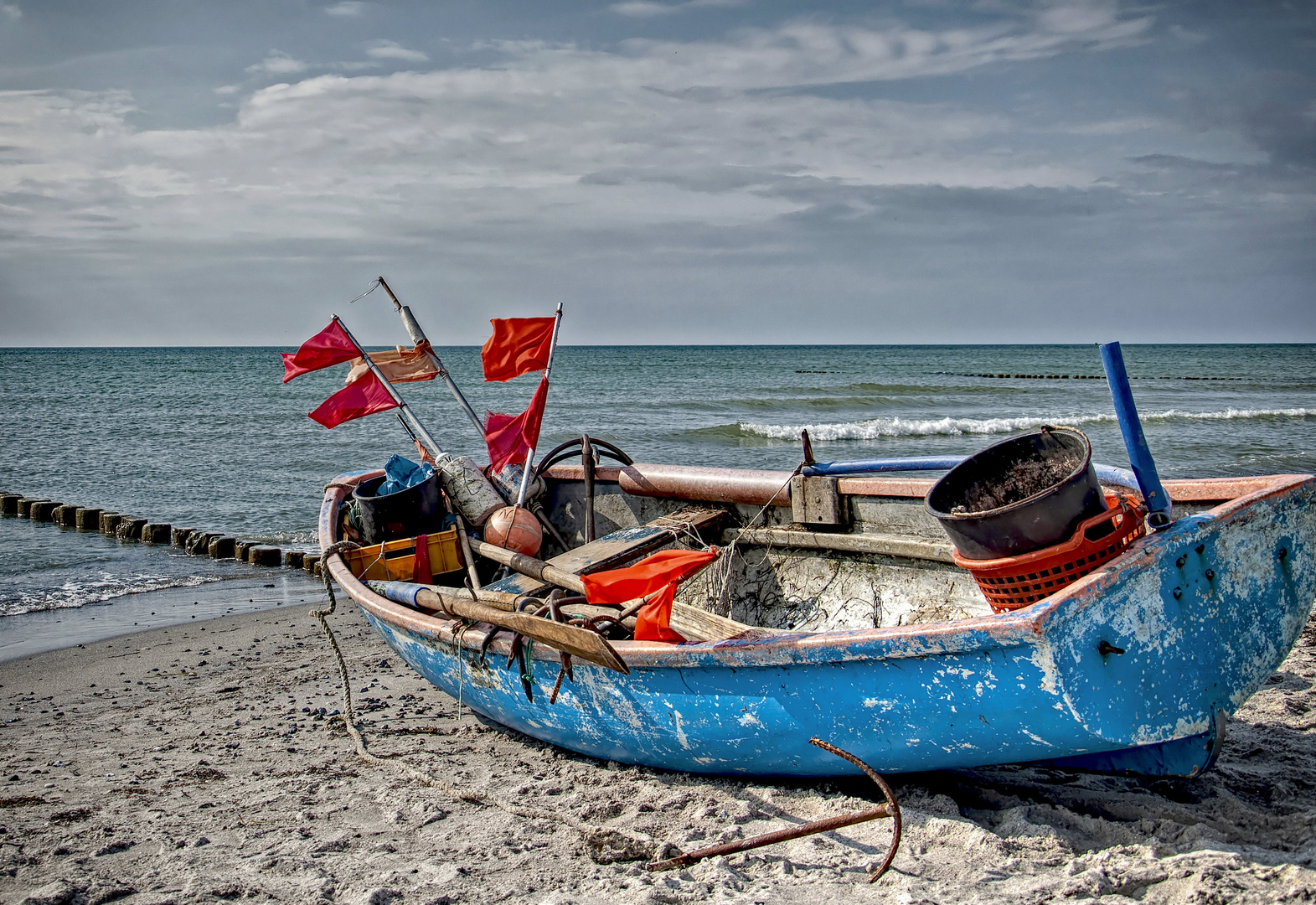 Fischerkahn am Strand von Neuendorf (Hiddensee)