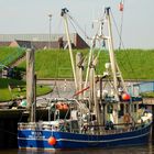 Fischerschiff im Hafen von Pellworm (bei Niedrigwasser)