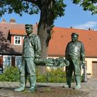 Fischerskulptur auf dem Markt in Arneburg