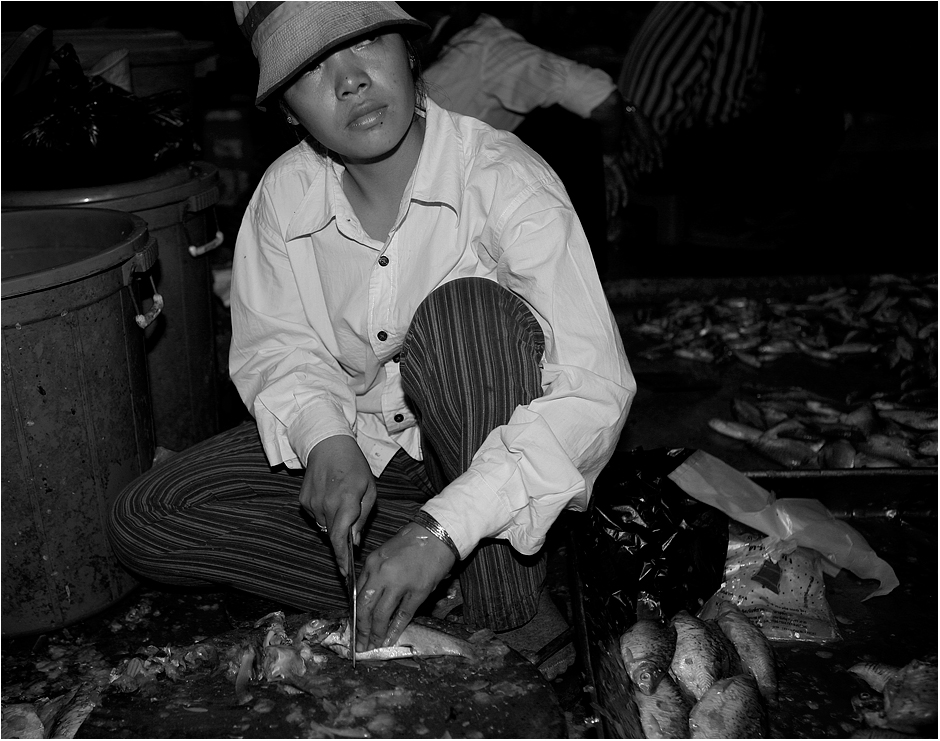 Fischhändlerin auf dem Markt von Phnom Penh