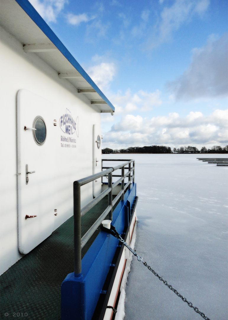 Fischkutter am Hafen in Röbel Müritz