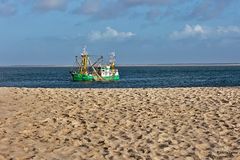 Fischkutter am Strand von Sylt im Ellenbogen