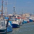 Fischkutter bringen sich vor Sturm in Sicherheit 