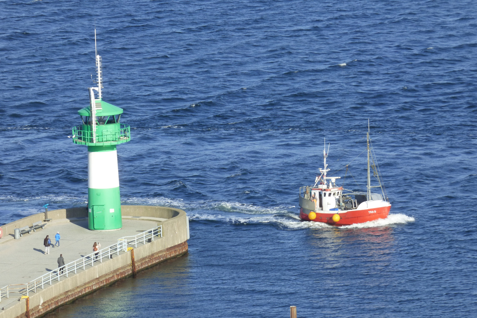 Fischkutter heimkehrend nach Travemünde / Ostsee