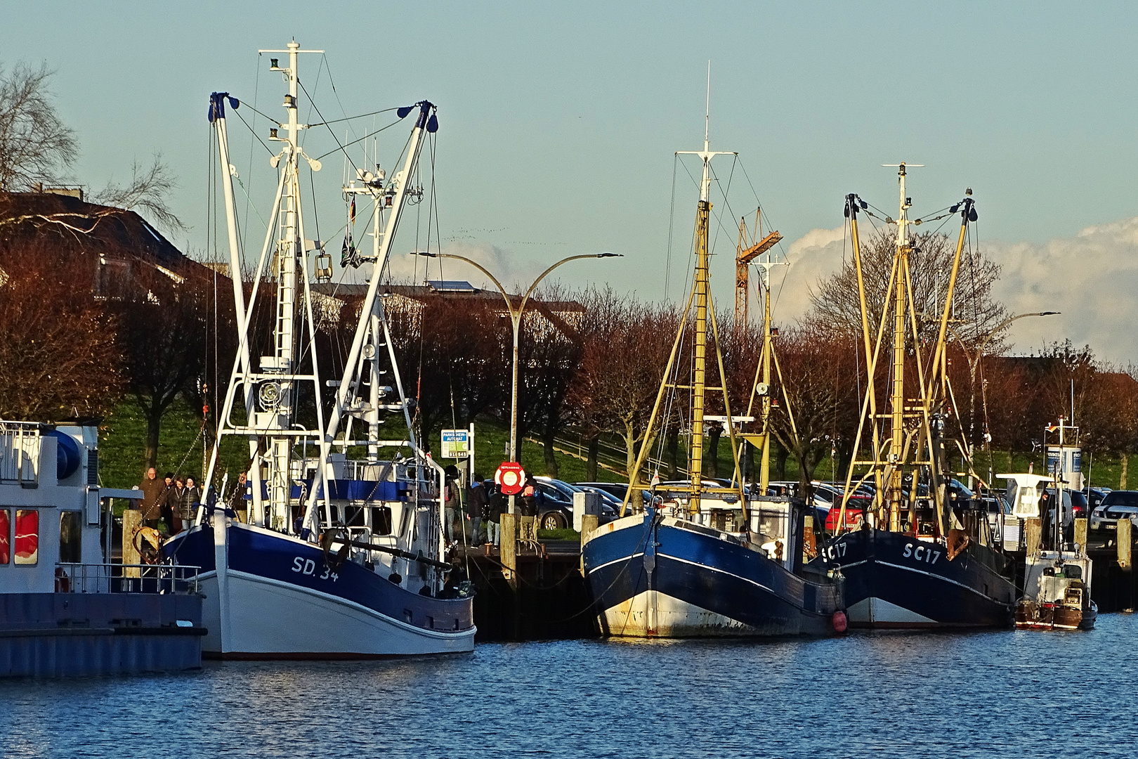 Fischkutter im Hafen von Büsum 