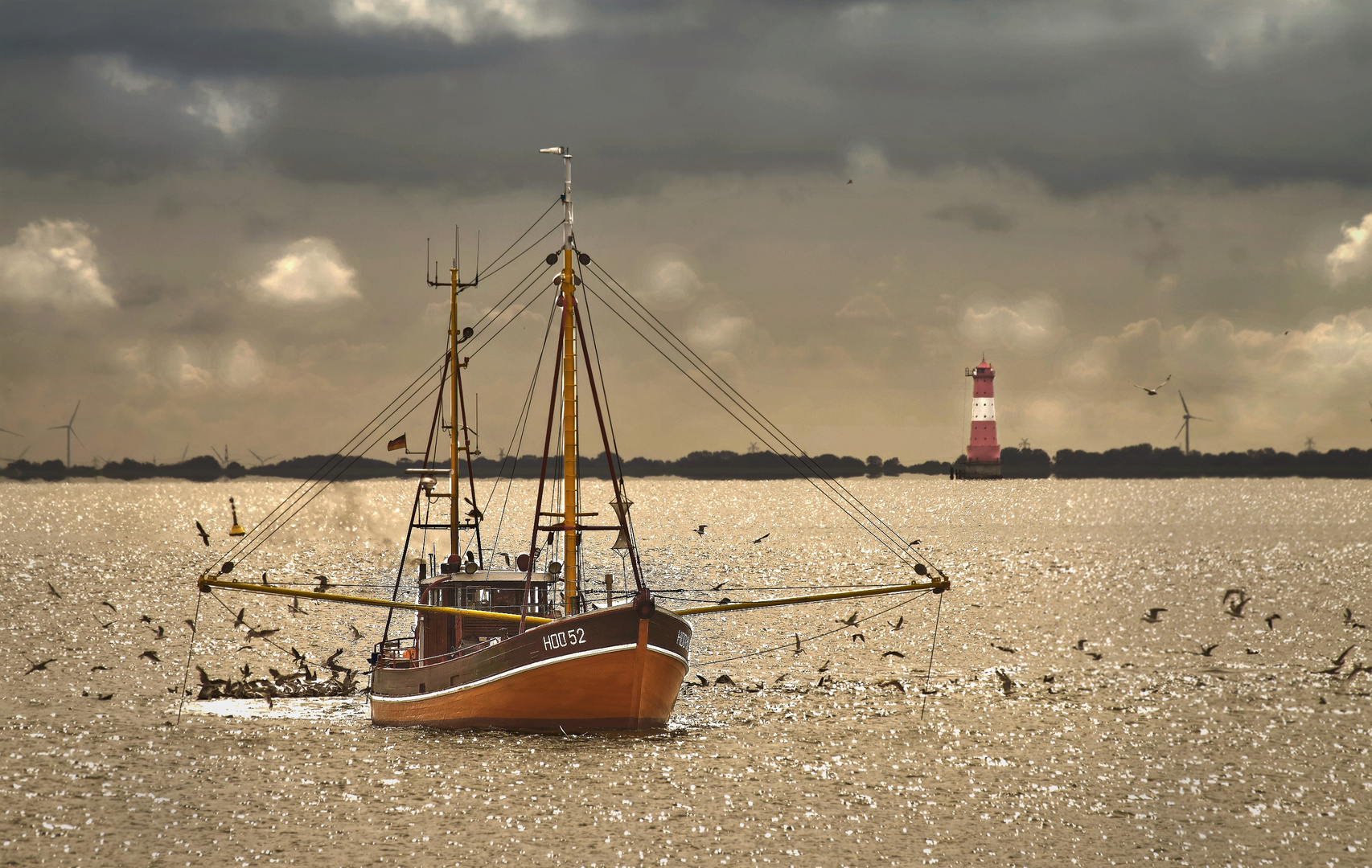 Fischkutter im Jadebusen vor Wilhelmshaven 