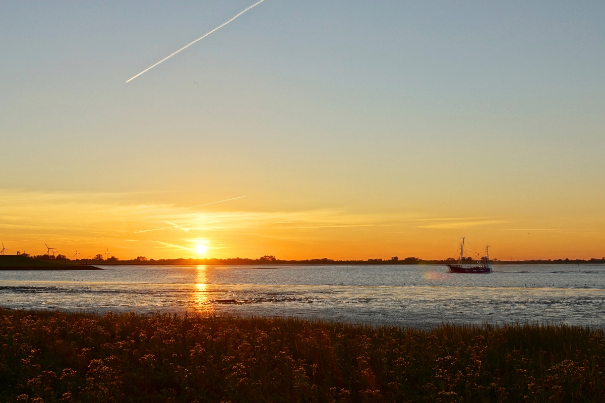 Fischkutter im Sonnenuntergang