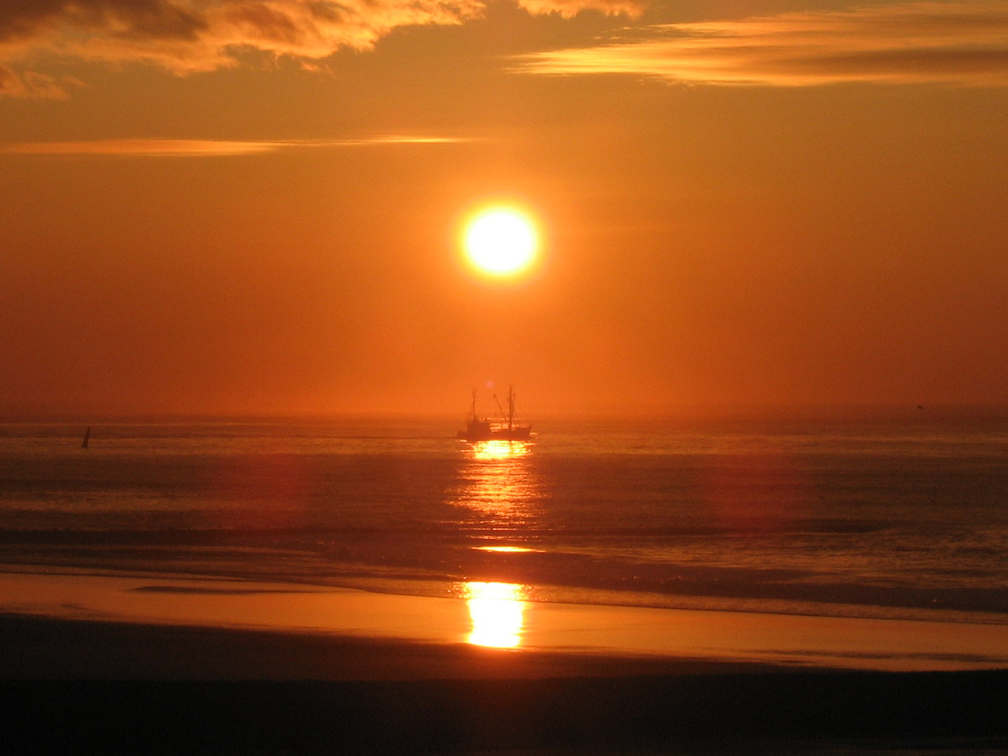 Fischkutter vor Sonnenuntergang