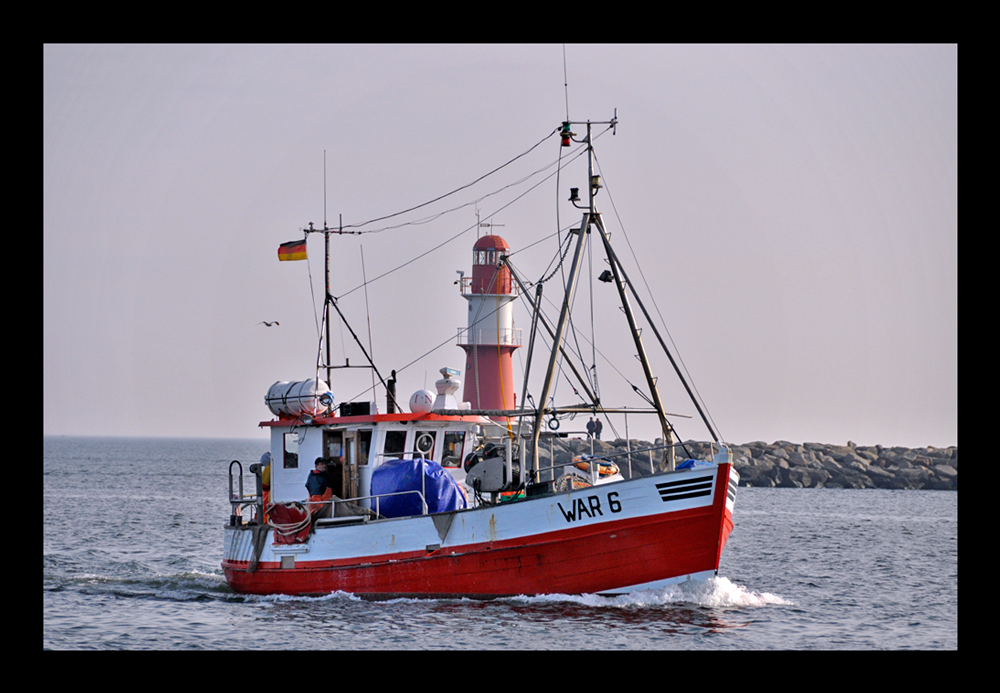 Fischkutter vor Warnemünde