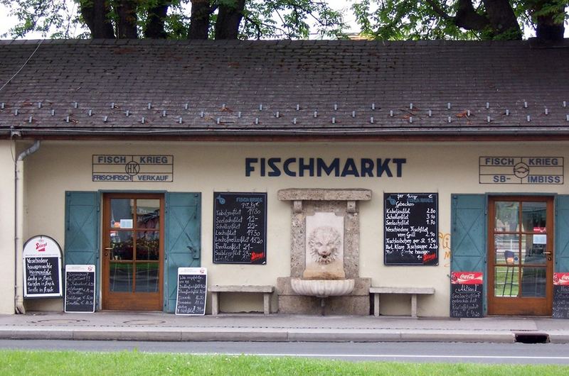 Fischmarkt an der Obushaltestelle Hanuschplatz