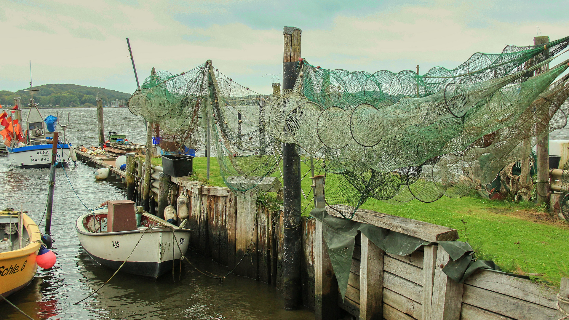 Fischreusen zum Trocknen an der Schlei