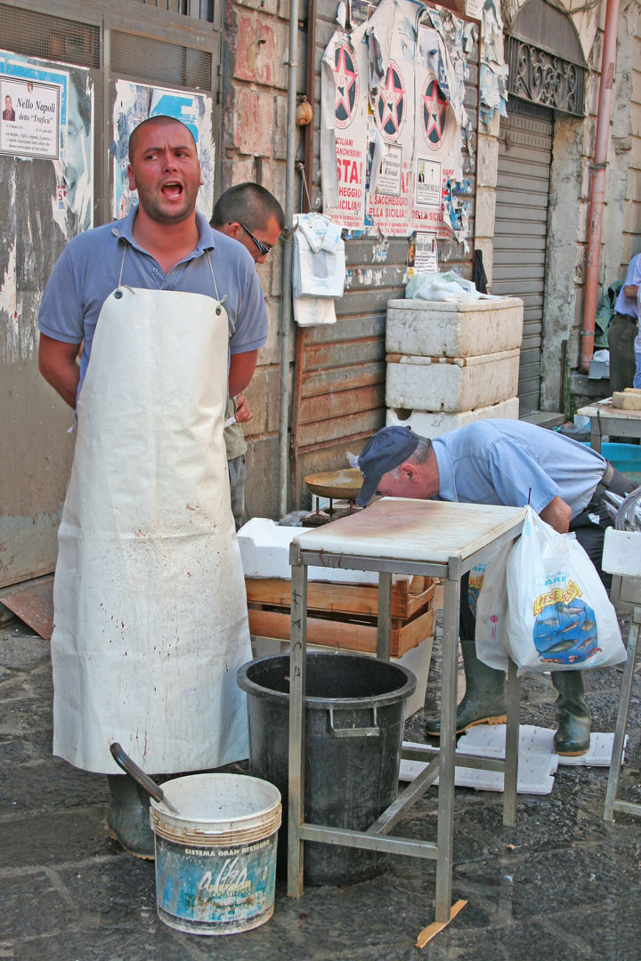 Fischverkäufer in Catania/Sizilien