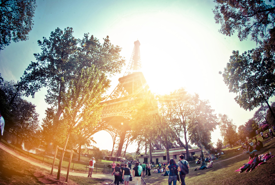 Fish-eye tour eiffel .