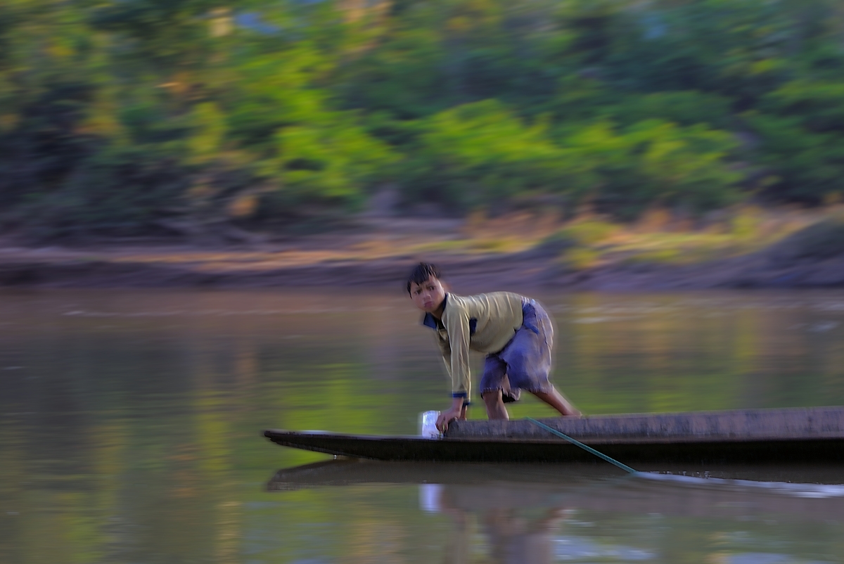 Fisherboy on Nam Ou river