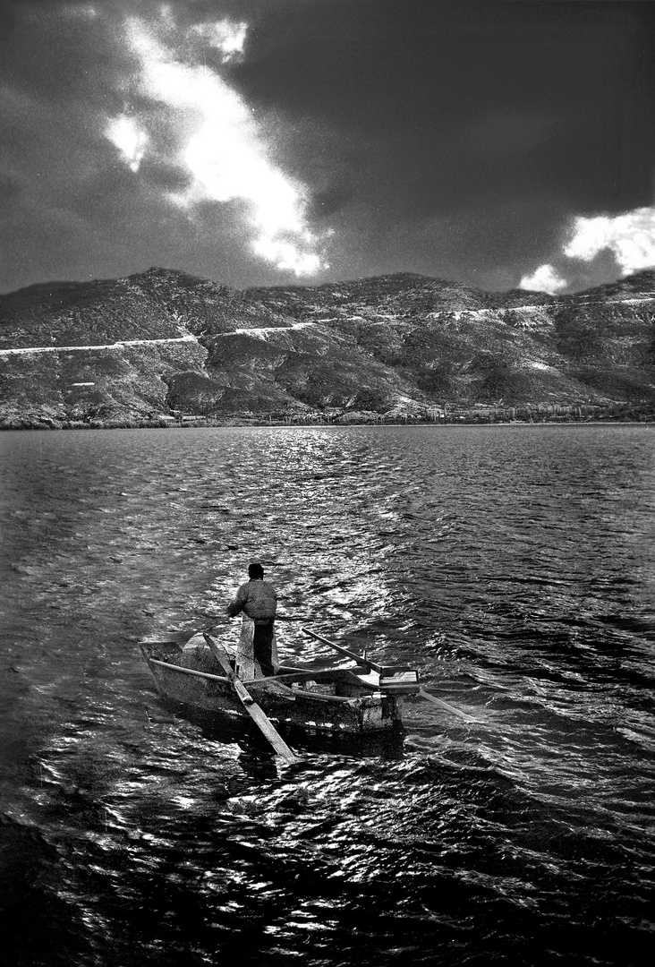 Fisherman preparing his night hunt...