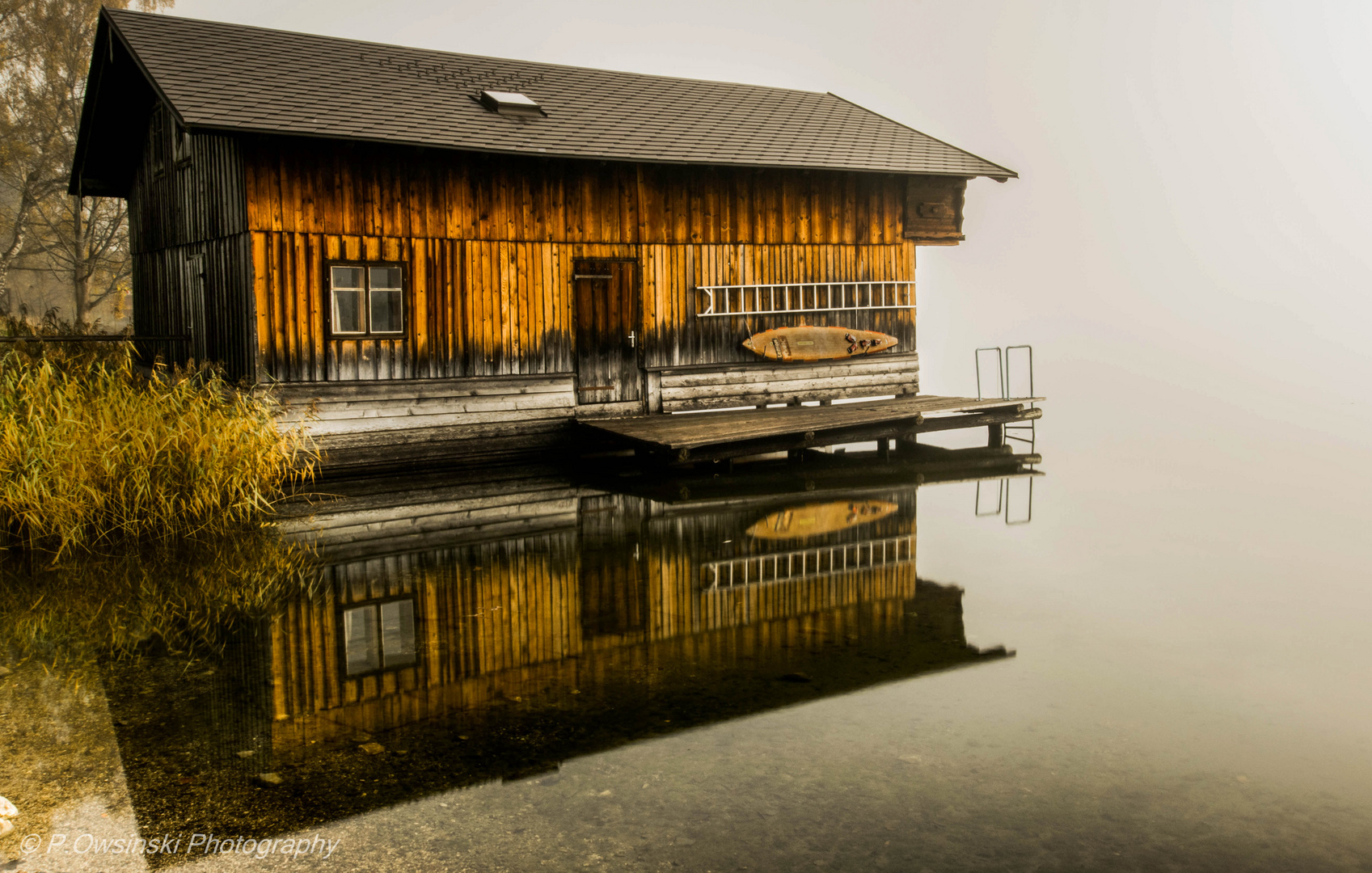 Fisherman's hut in the fog (Lake Altausseer See)