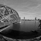 Fisheye-Ansicht der Hohenzollernbrücke