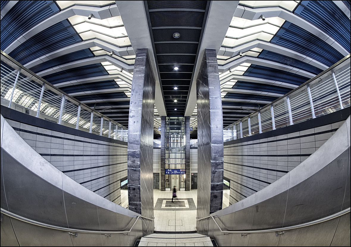 Fisheyedurchblick im Bahnhof...