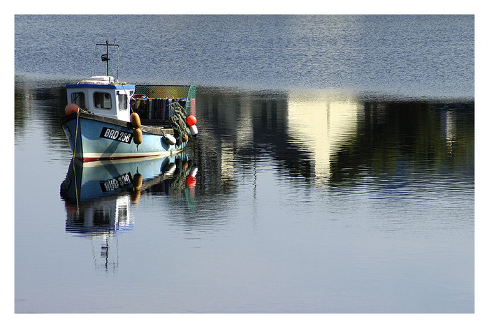 >> fishing boat 