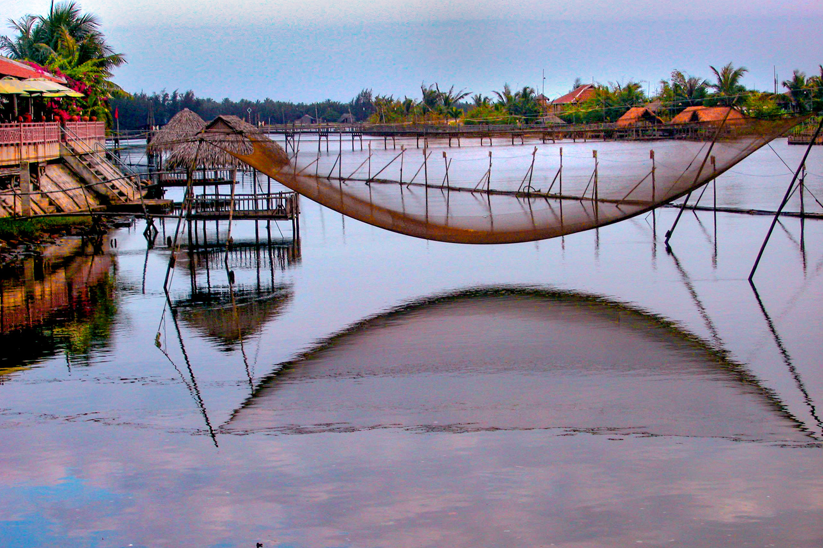 Fishing net at the Thu Bon River