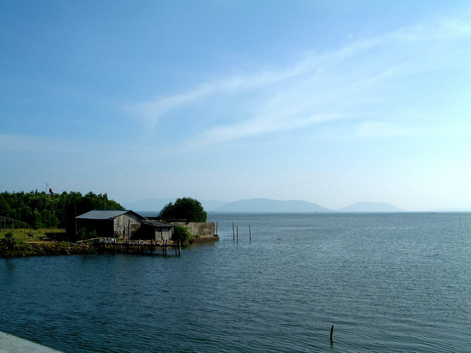 FISHING VILLAGE< CAMBODIA