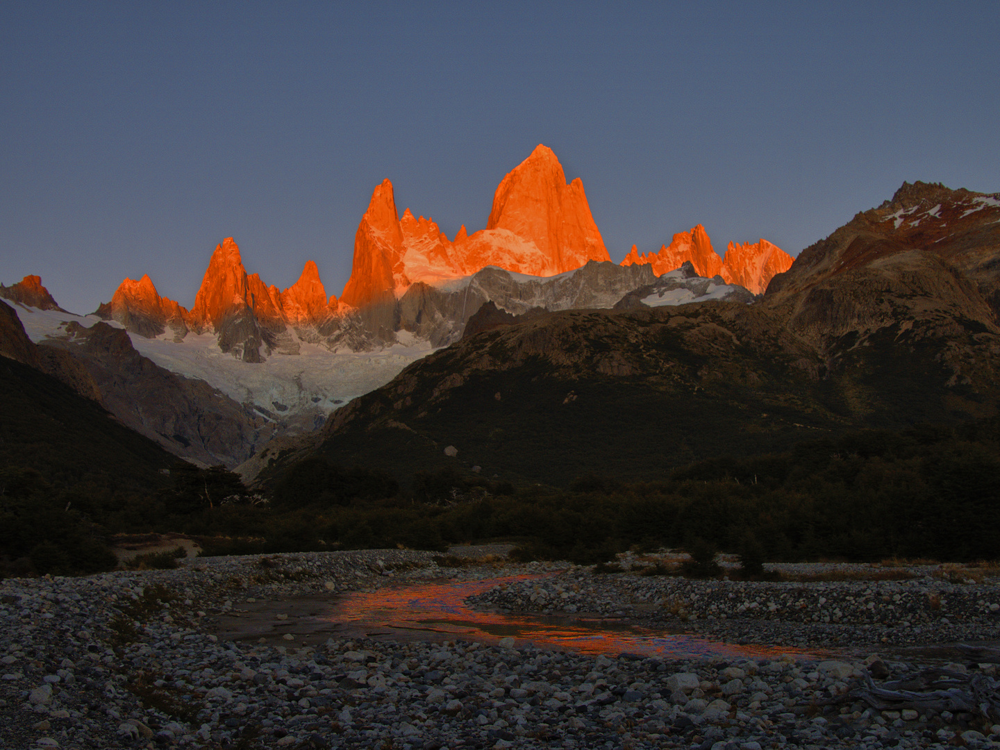 Fitz Roy -  la aurora 