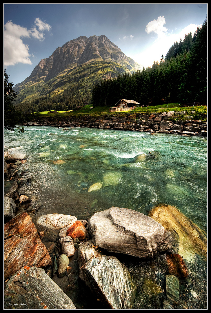 fiume di montagna