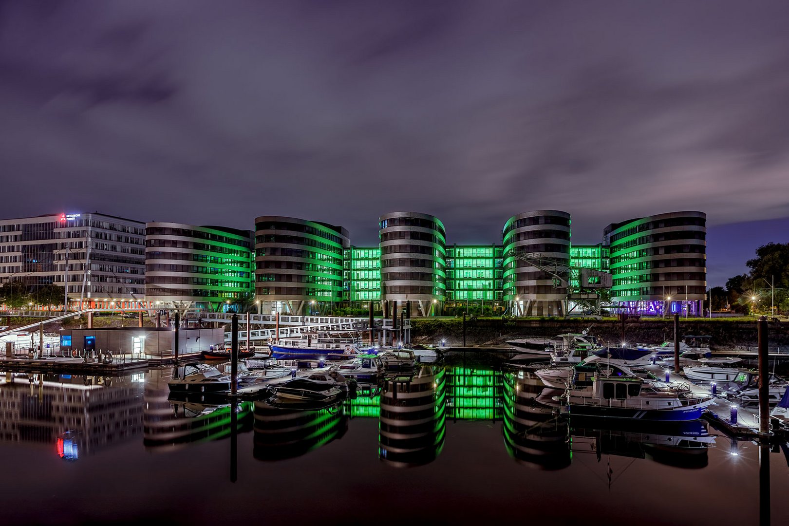 „Five-Boats“-Gebäude im Duisburger Innenhafen 