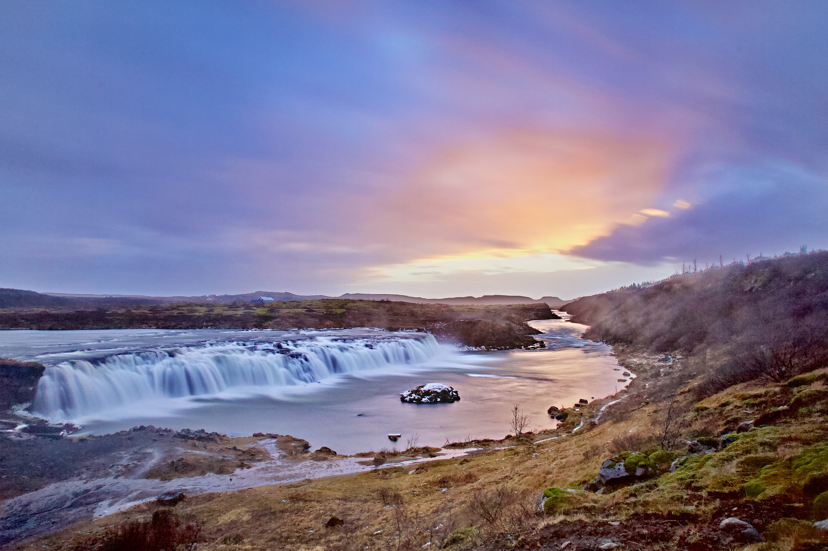 Fixifoss (Wasserfall), und dann kommt die Sonne