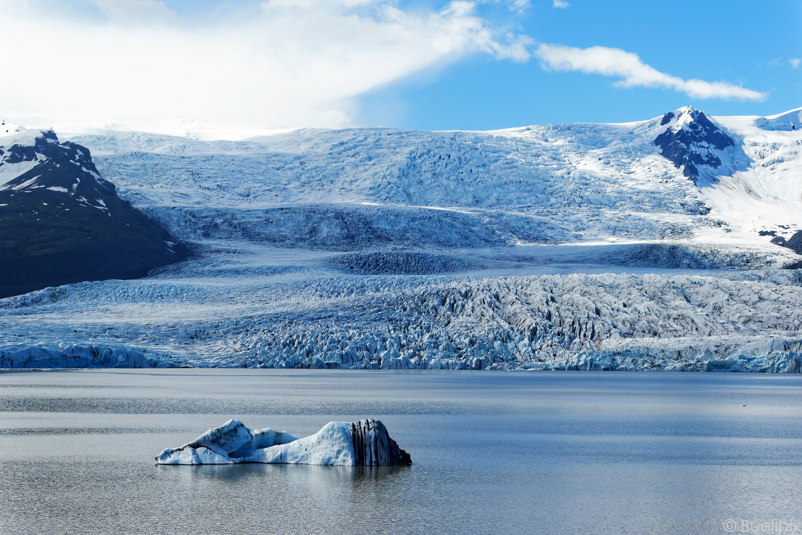 Fjallsárlón Glacier Lagoon (© Buelipix)