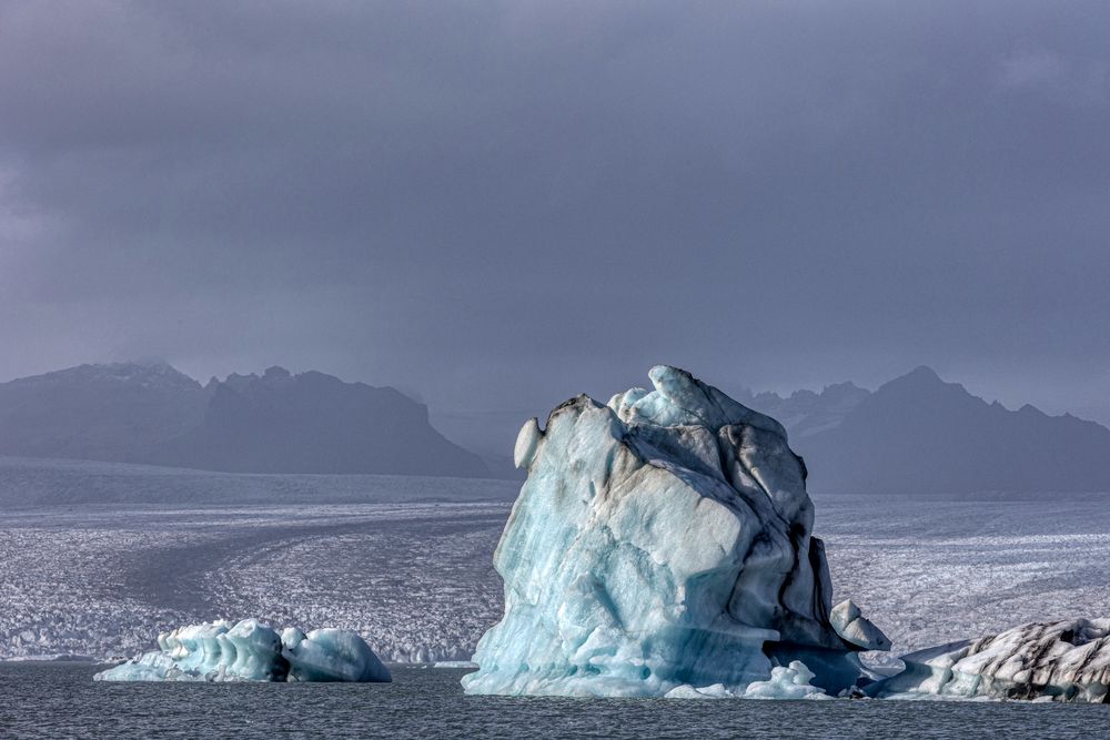 ...Fjallsarlon lagoon...