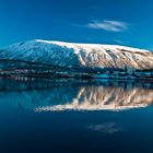 Fjell bei Tromsö mit Eismeerkathedrale