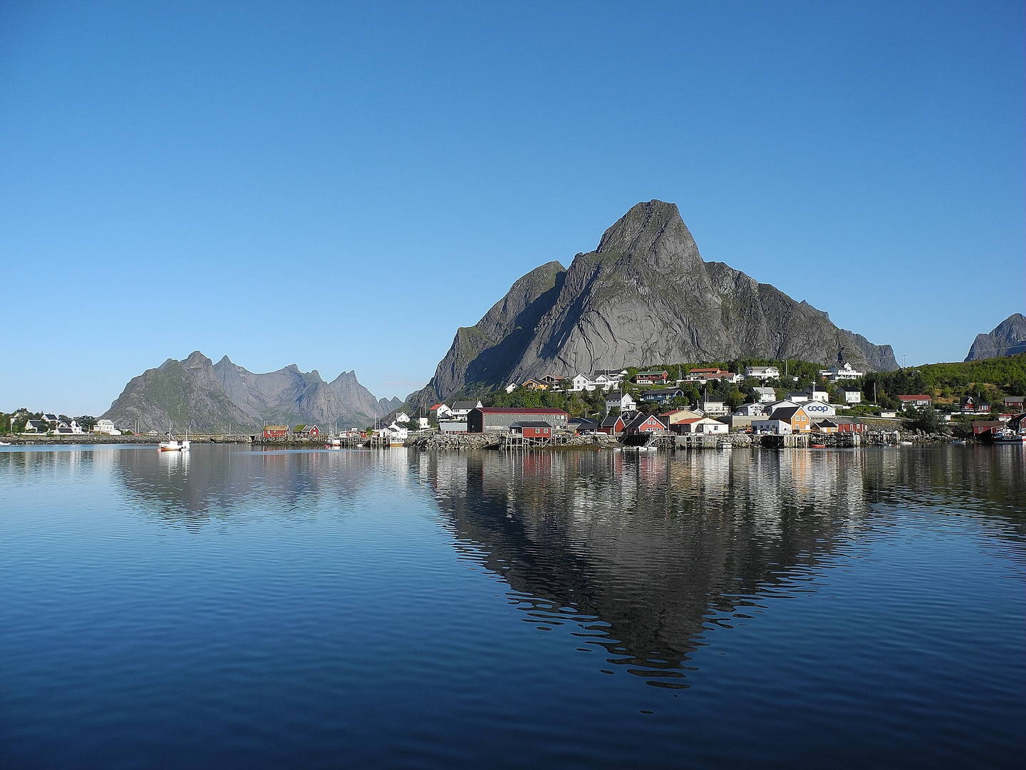 Fjord auf den Lofoten