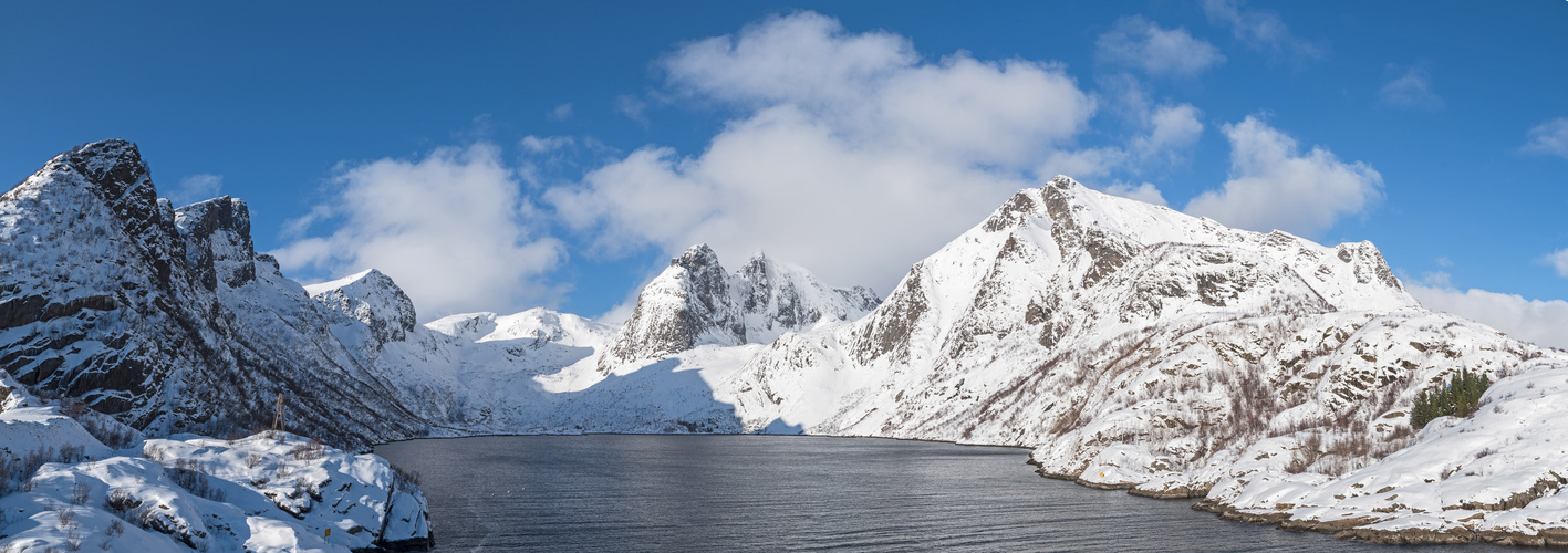 Fjord auf den Lofoten