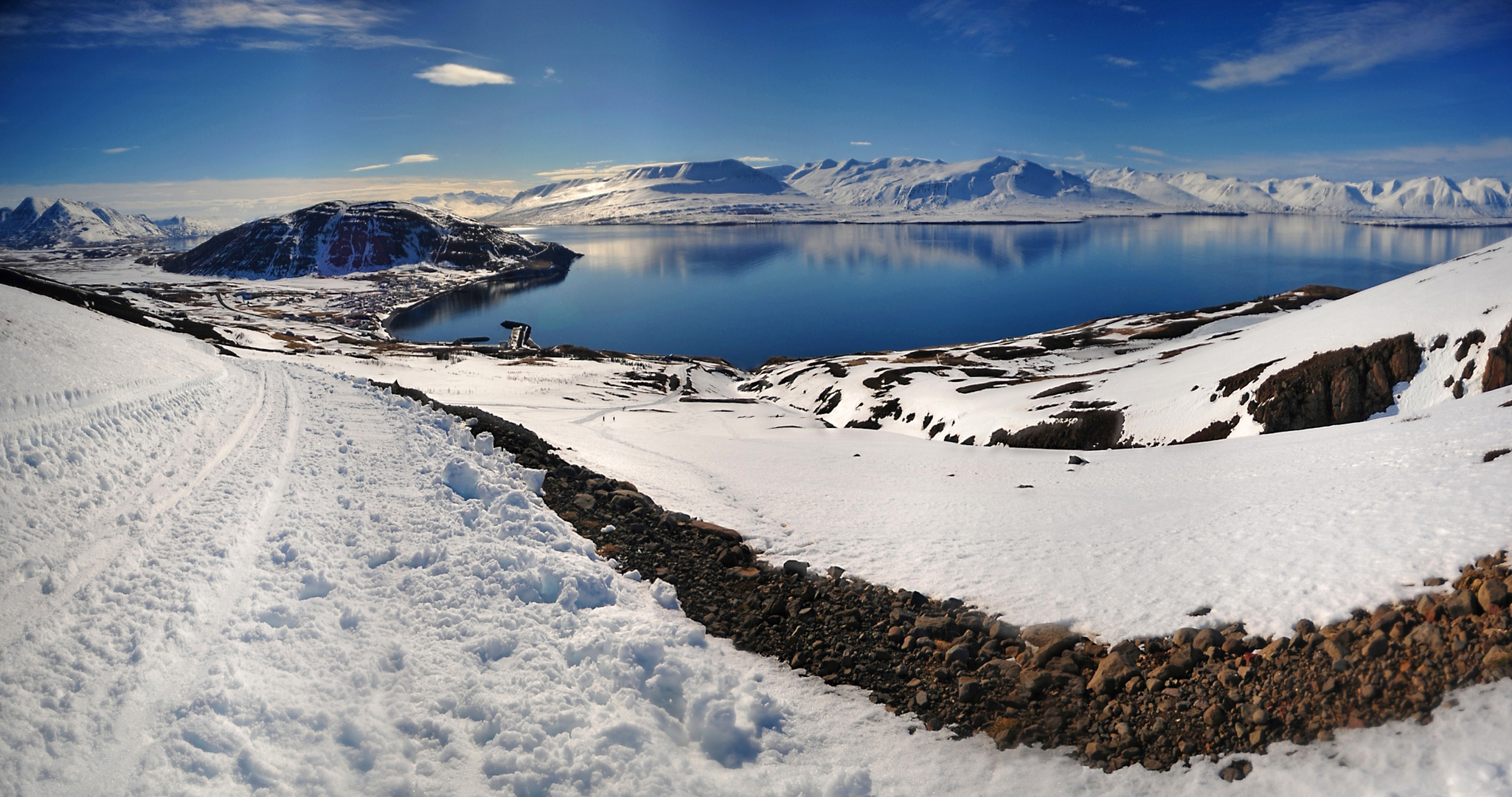 Fjord im Norden Islands