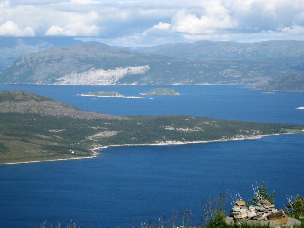 Fjord in blau